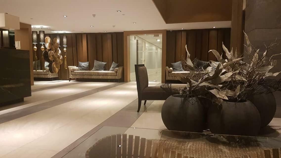 Azure Urban Resort Maui Unit Manila Exteriör bild