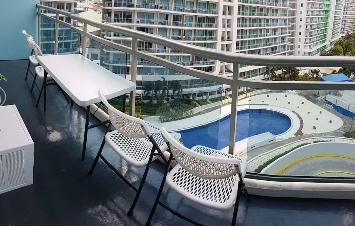 Azure Urban Resort Maui Unit Manila Exteriör bild
